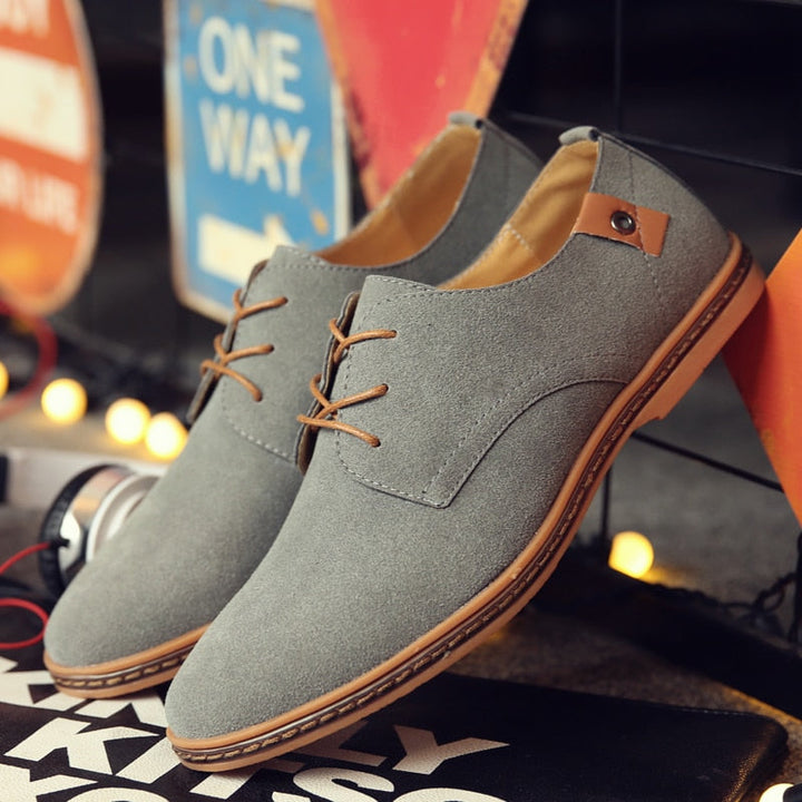 Lakierowane buty Oxford z szpiczastym noskiem i sznurowaniem dla mężczyzn | Tłoczone detale