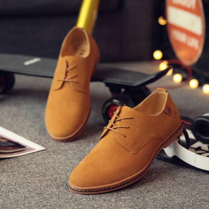 Lakierowane buty Oxford z szpiczastym noskiem i sznurowaniem dla mężczyzn | Tłoczone detale