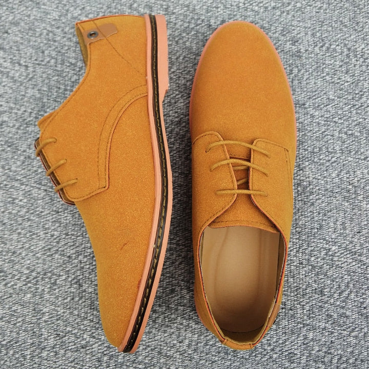 Lakierowane buty Oxford z szpiczastym noskiem i sznurowaniem dla mężczyzn | Tłoczone detale