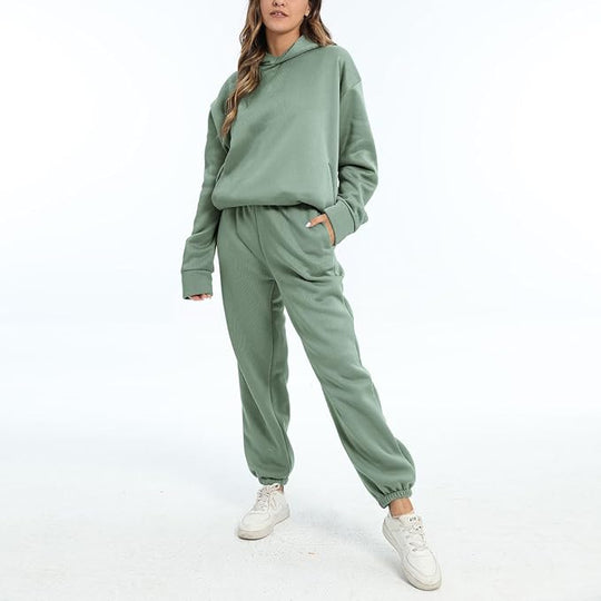 Kapuzenpulli und Jogger-Set