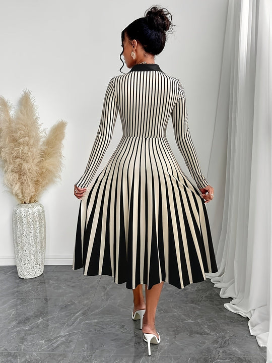 Gestreiftes Kleid für Damen | Figurbetont und Ausgestielt Midi