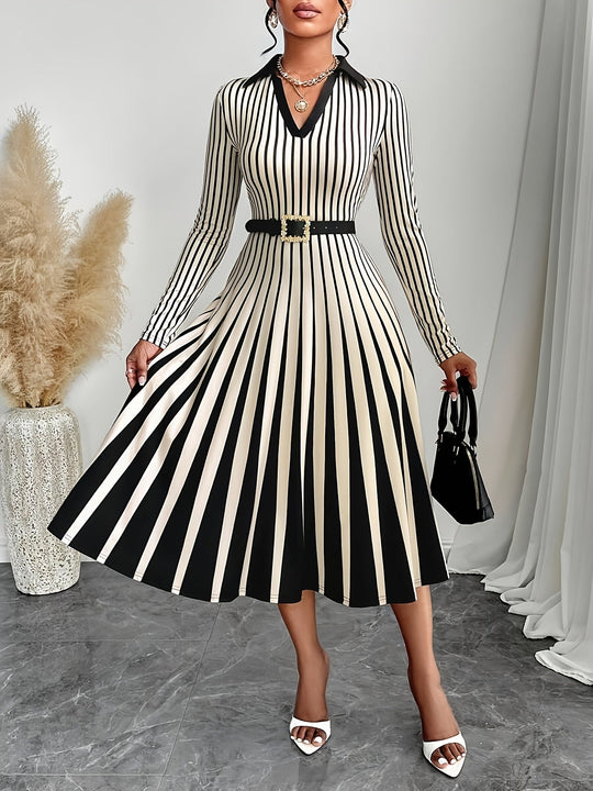 Gestreiftes Kleid für Damen | Figurbetont und Ausgestielt Midi