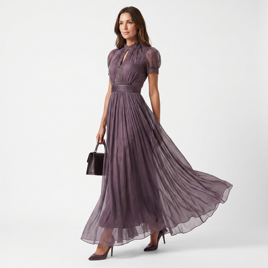 Luftiges_Damen_Maxikleid_aus_Chiffon_mit_gerafftem_Ausschnitt_und_Schl_3