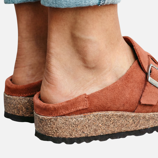 Damen Mules aus Kunstveloursleder mit Schnallenriemen