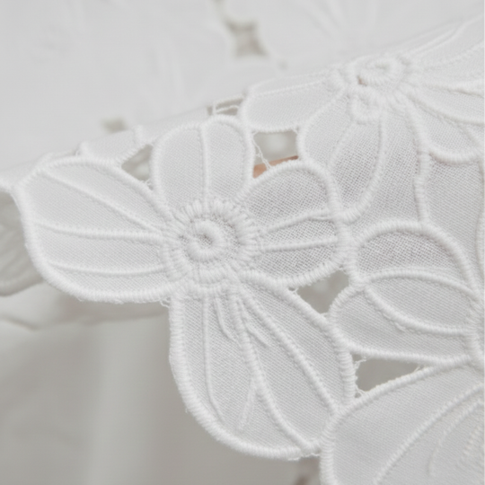 Damen Cutout gesticktes Zweiteiler Set mit gewelltem Saum