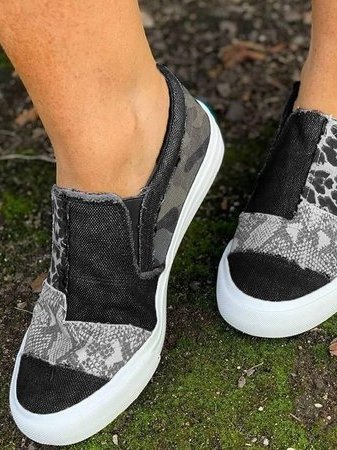 Damenschuhe mit Tiermuster aus Segeltuch | Slip-on