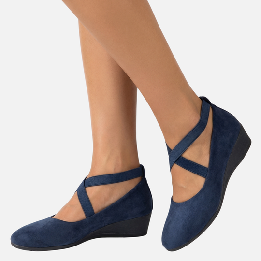 Damenschuhe mit Keilabsatz und geschlossener Spitze