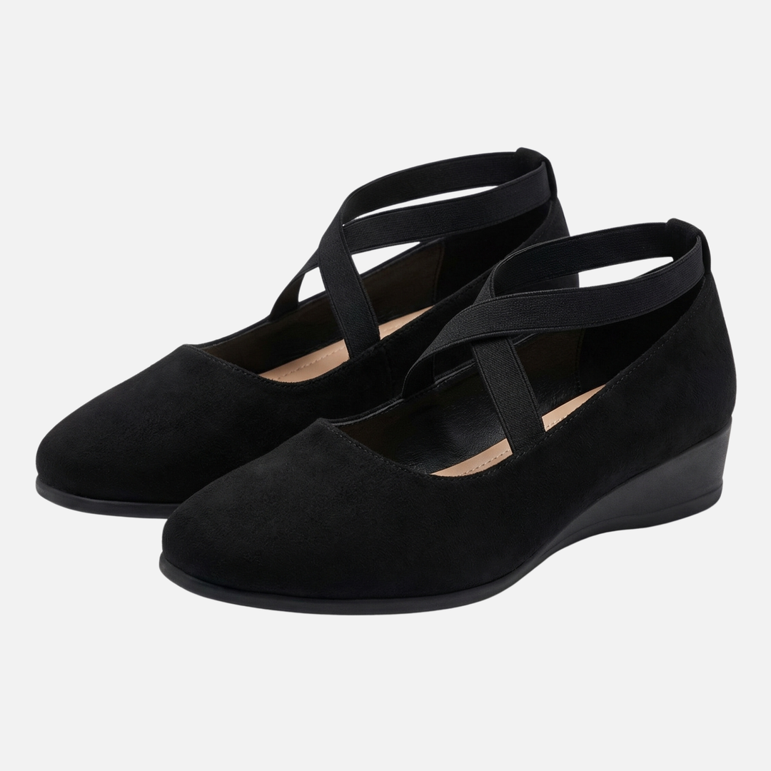 Damenschuhe mit Keilabsatz und geschlossener Spitze