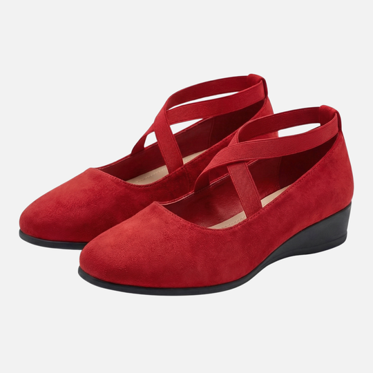 Damenschuhe mit Keilabsatz und geschlossener Spitze