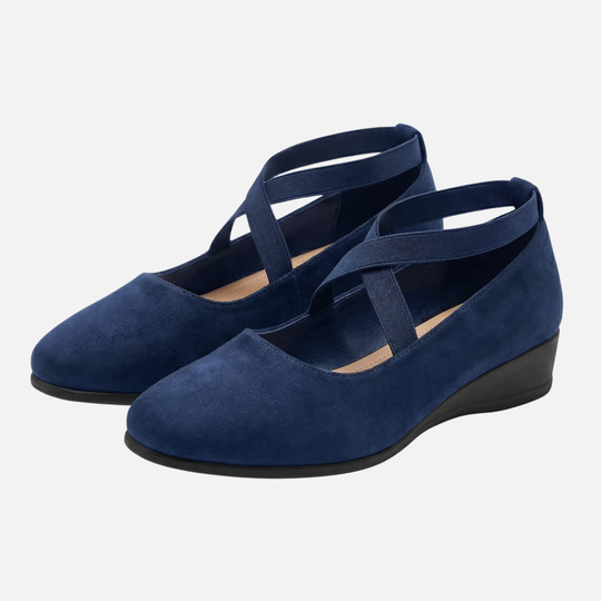 Damenschuhe mit Keilabsatz und geschlossener Spitze