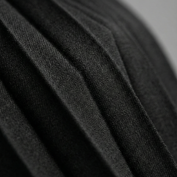 Frauen Plissiertes Midi-Kleid mit V-Ausschnitt und Cut-Out-Detail