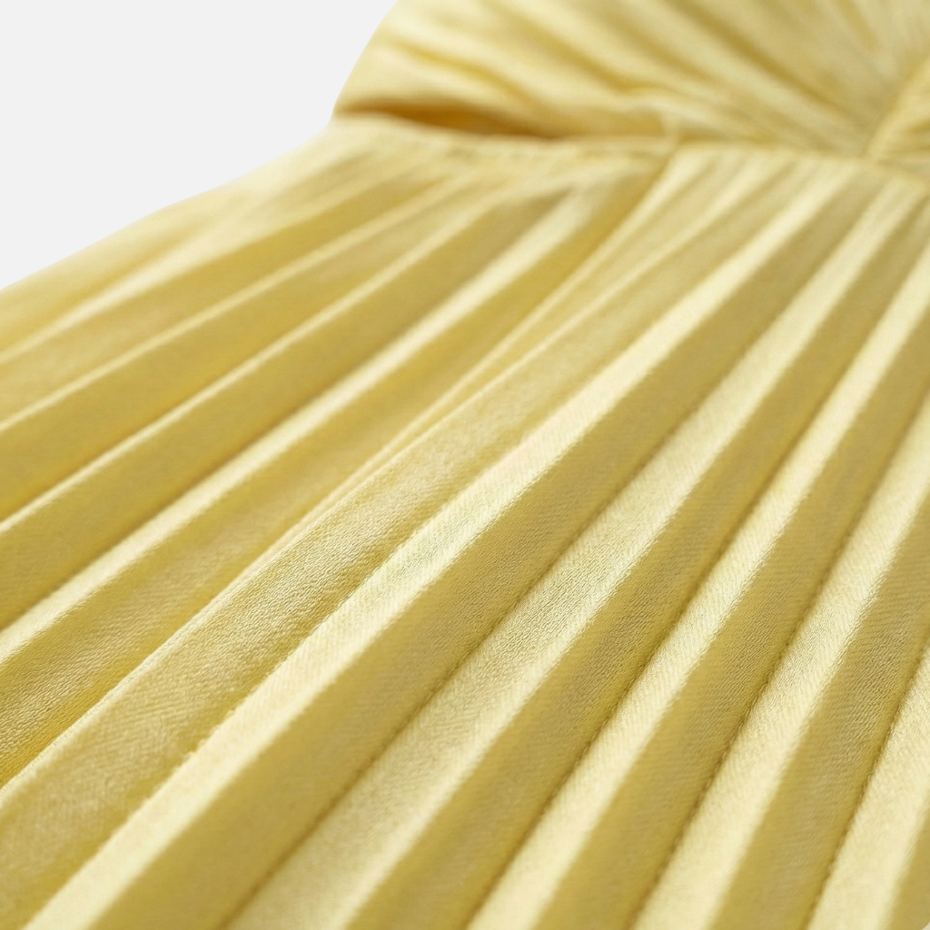 Frauen Plissiertes Midi-Kleid mit V-Ausschnitt und Cut-Out-Detail