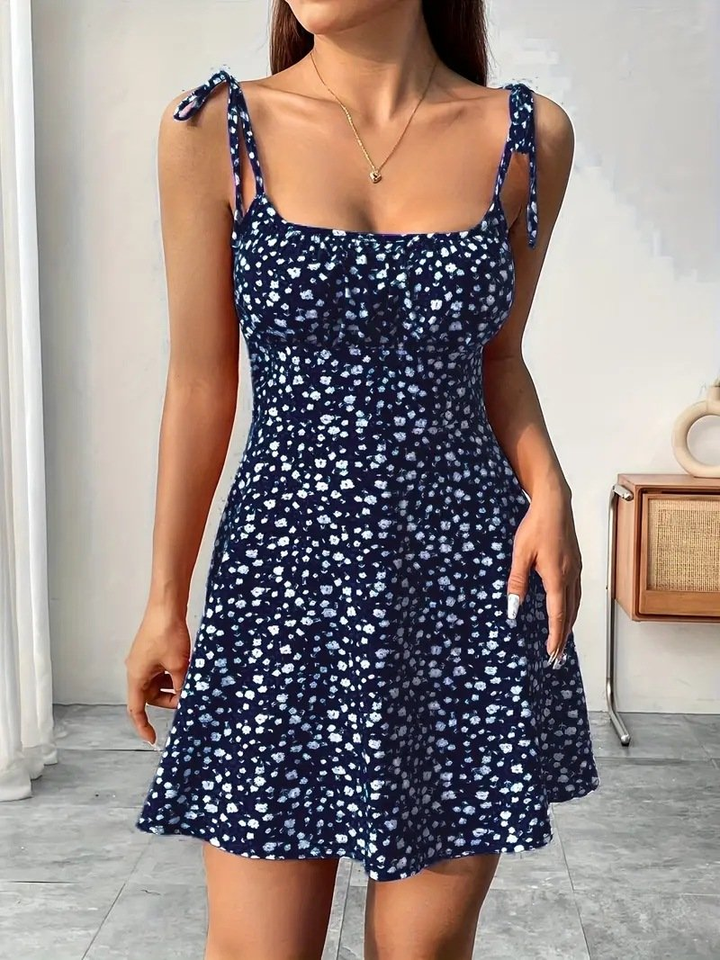 Gesmoktes gebluemtes Minikleid mit Bindetraegern fuer Damen 11