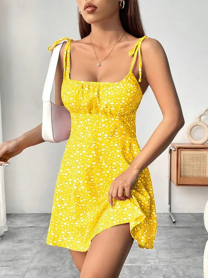 Gesmoktes gebluemtes Minikleid mit Bindetraegern fuer Damen 8
