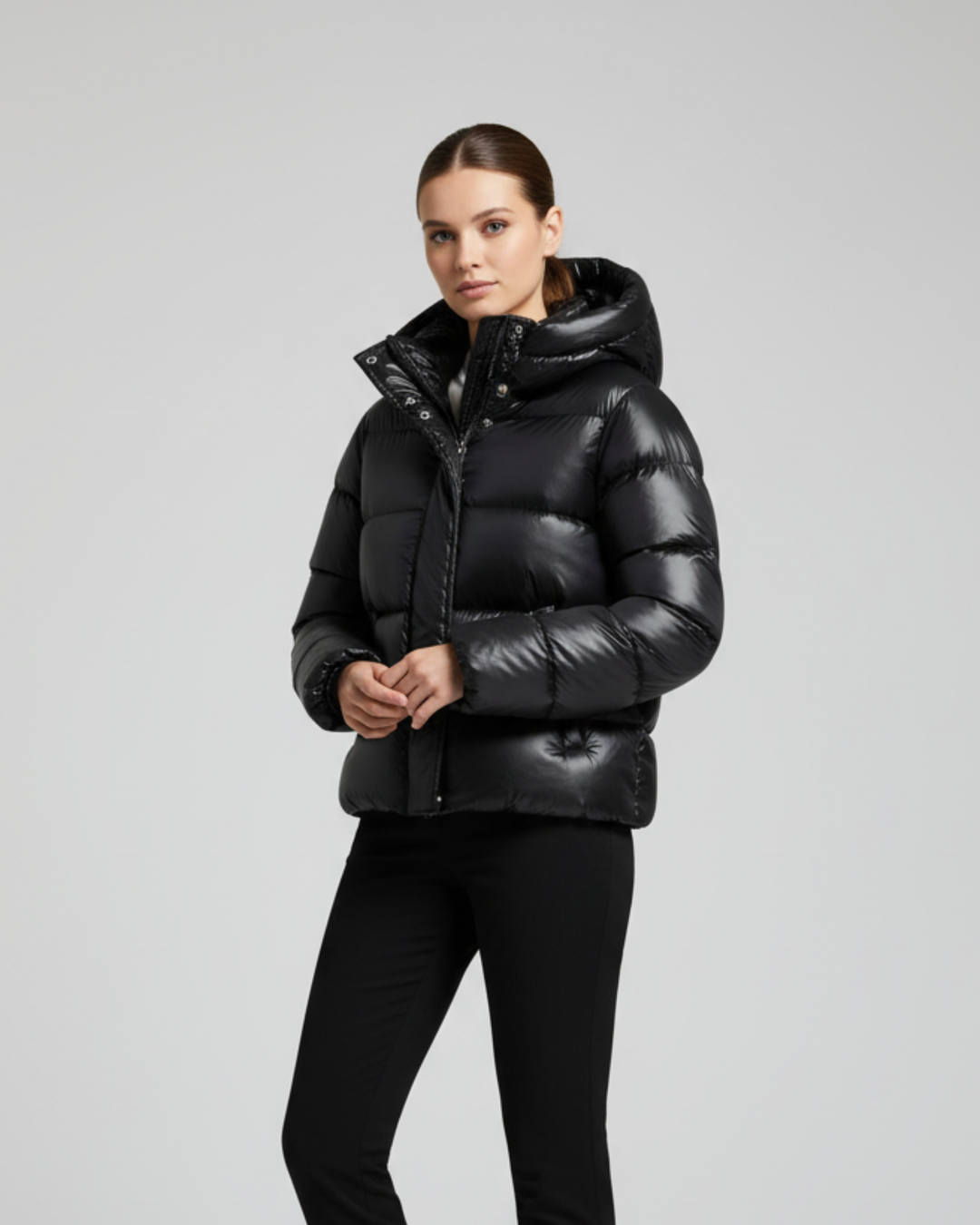 Gekürzte Winter-Pufferjacke mit Kapuze – Glänzende Steppjacke für Damen