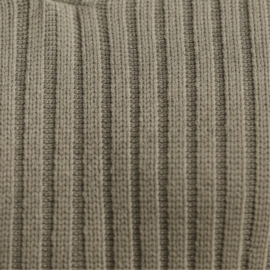 Herren Rippstrick-Polohemd mit V-Ausschnittkragen