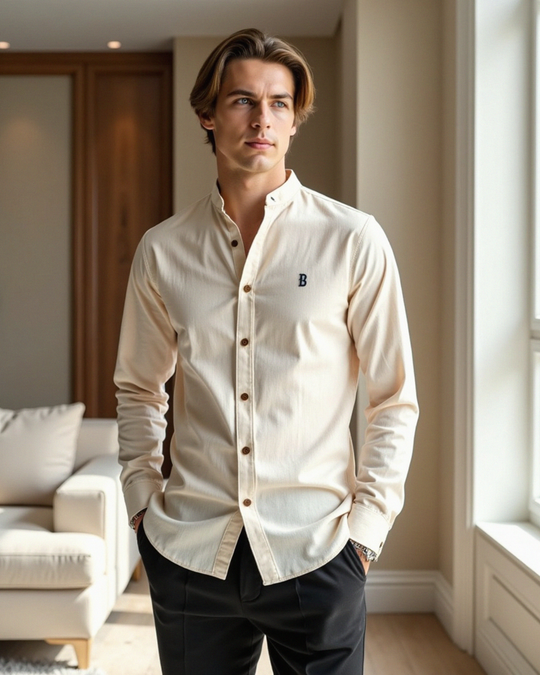 Slim-Fit Herrenhemd mit Stehkragen aus Baumwolle