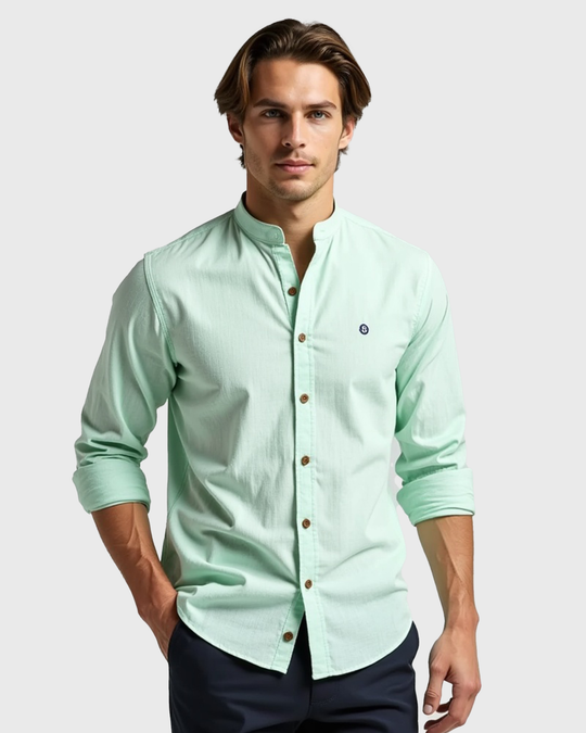 Slim-Fit Herrenhemd mit Stehkragen aus Baumwolle