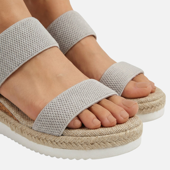 Sandały na platformie z juty – styl espadryli dla kobiet