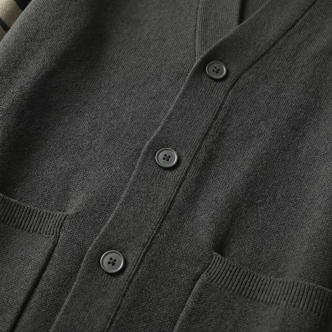 Strick Cardigan Gestreifte Ärmel in moderner Passform für Herren