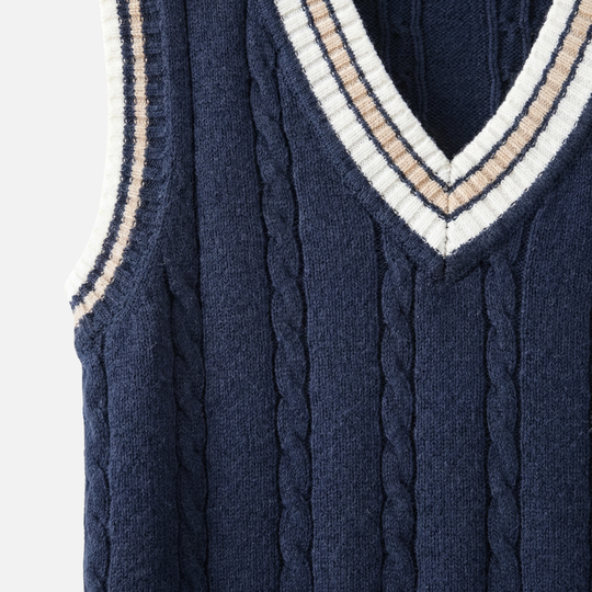Klassisches V-Ausschnitt Weste mit Kabelstrickmuster für Herren