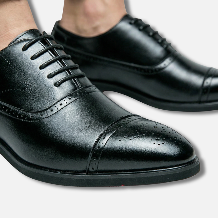 Klasyczne rzeźbione formalne buty męskie