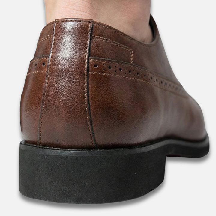 Klasyczne rzeźbione formalne buty męskie