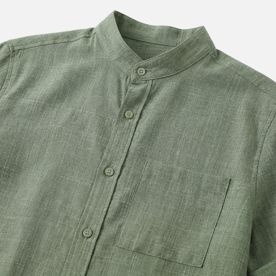 Leichtes Kurzarmhemd mit Stehkragen und Brusttasche für Herren