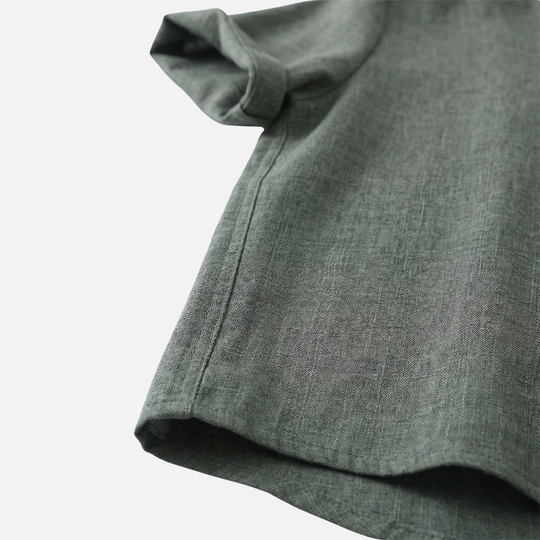 Leichtes Kurzarmhemd mit Stehkragen und Brusttasche für Herren