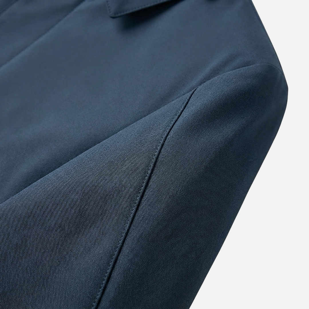 Langer Herren Trenchcoat mit isolierendem Futter