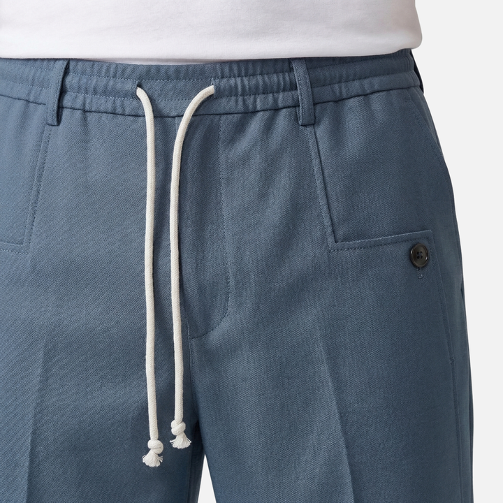 Leichte atmungsaktive Stoffhose mit modernem Schnitt für Herren