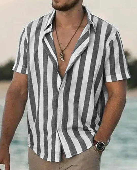 Herren_Strandhemd_aus_gestreiftem_Leinen_mit_spitzem_Kragen_8
