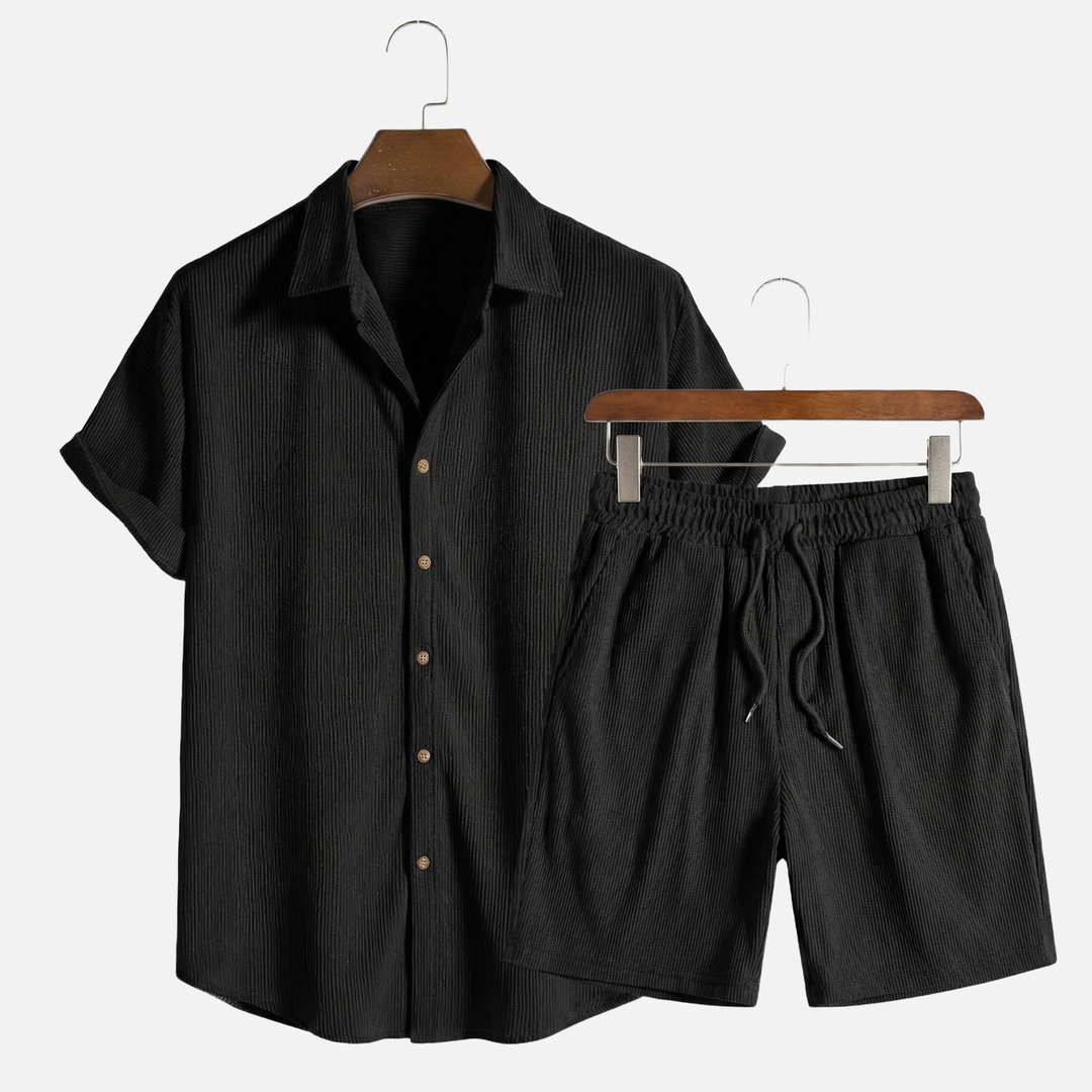 Herren_Strick_Set_in_Rippenoptik_Poloshirt_und_Shorts_1