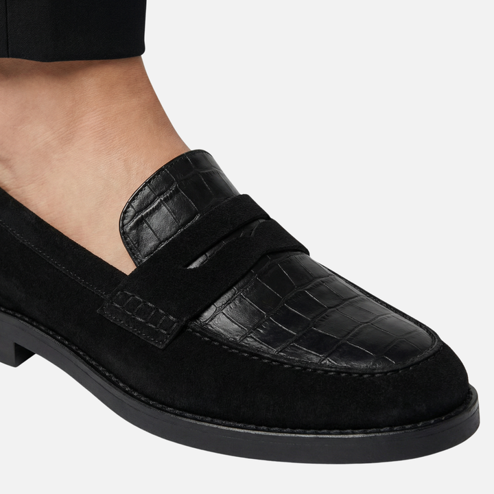 Schwarze Kroko Optik Loafer mit schmalem Schnitt für Damen