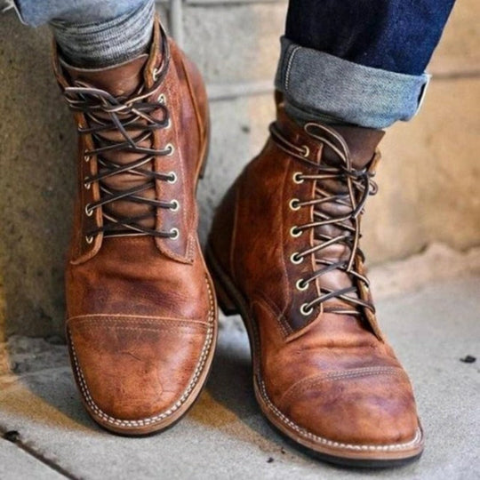 Herren Schnürstiefel im Distressed-Stil