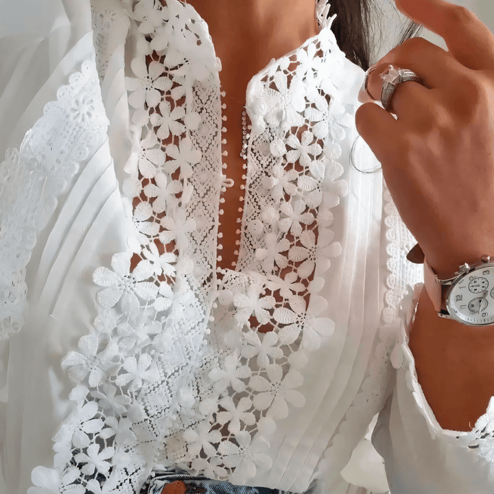 Blümchenbluse mit Spitzenmuster