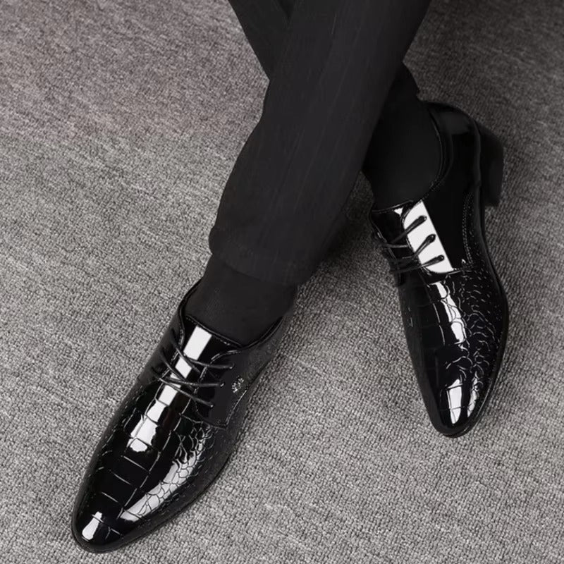 Geprägtes Muster Spitze Zehe Formeller Schuh für Herren | Schnürung Lack Optik Gestaltung