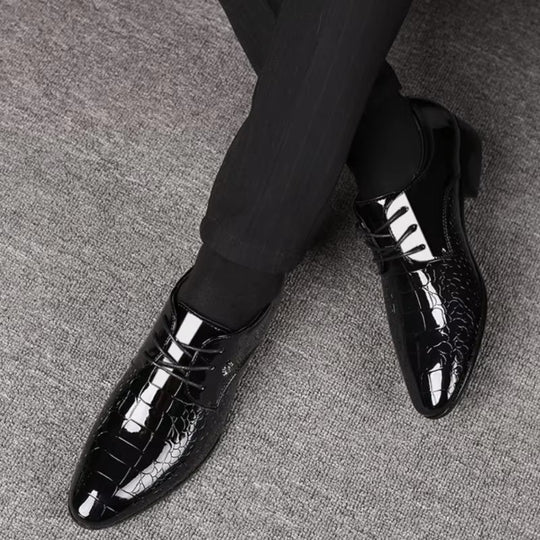 Geprägtes Muster Spitze Zehe Formeller Schuh für Herren | Schnürung Lack Optik Gestaltung